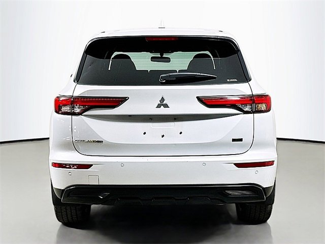Used 2023 Mitsubishi Outlander SE image 6