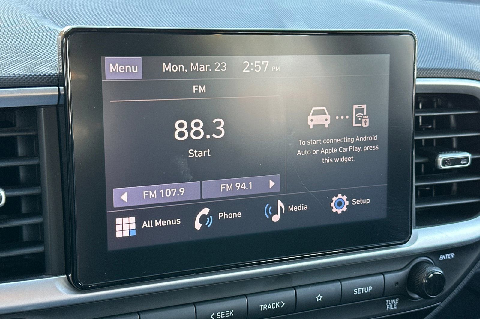 Used 2024 Hyundai Venue SE image 18