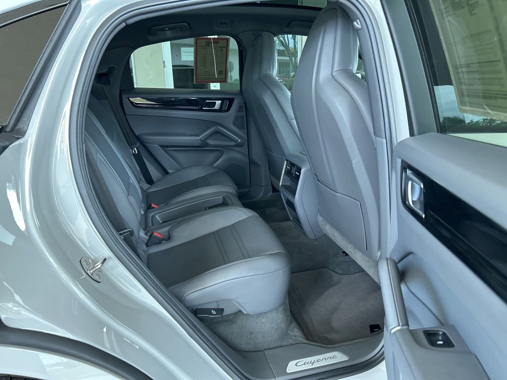 Used 2022 Porsche Cayenne Coupe image 24
