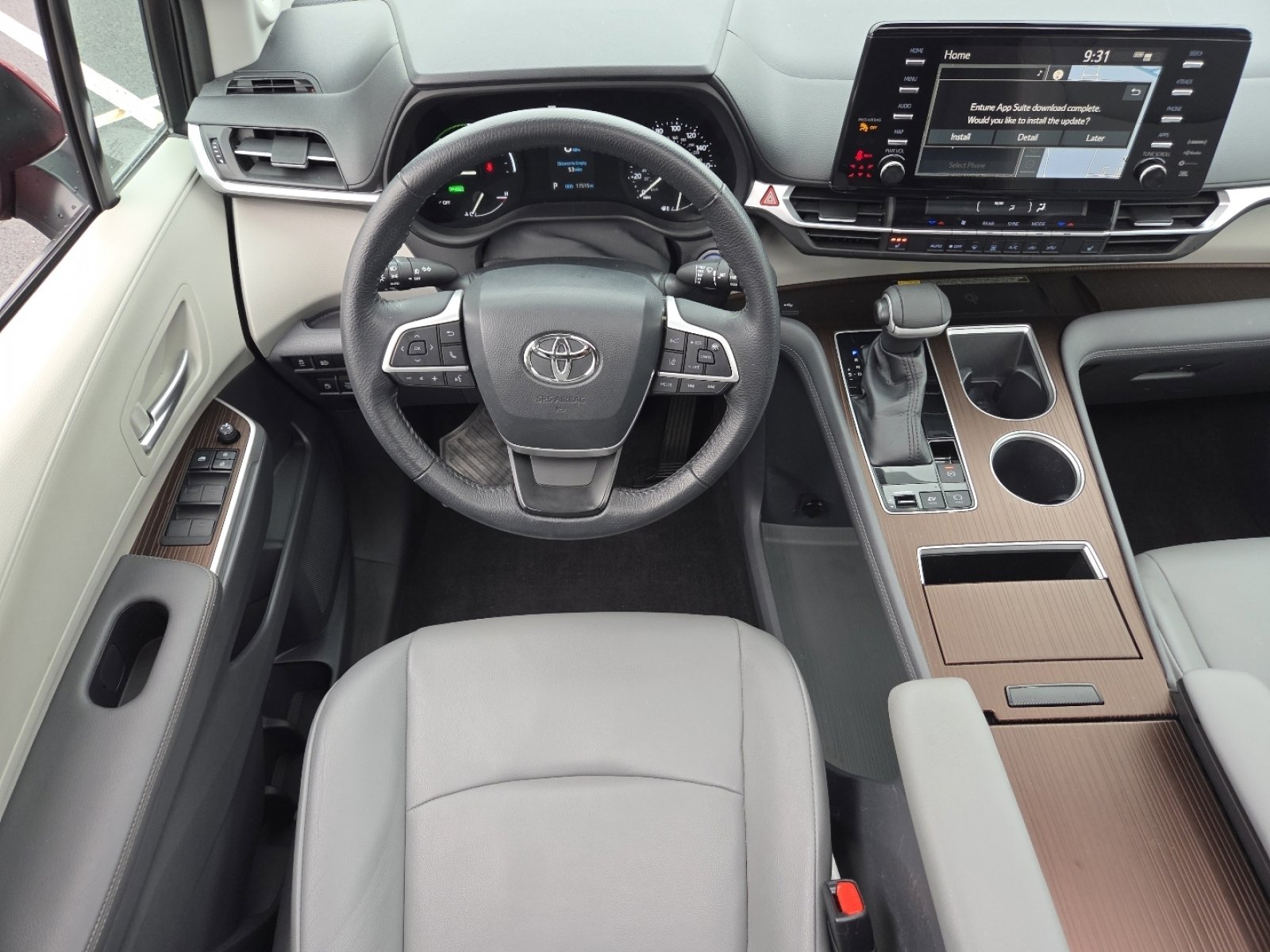 Used 2021 Toyota Sienna XLE w/ XLE Plus Package image 26