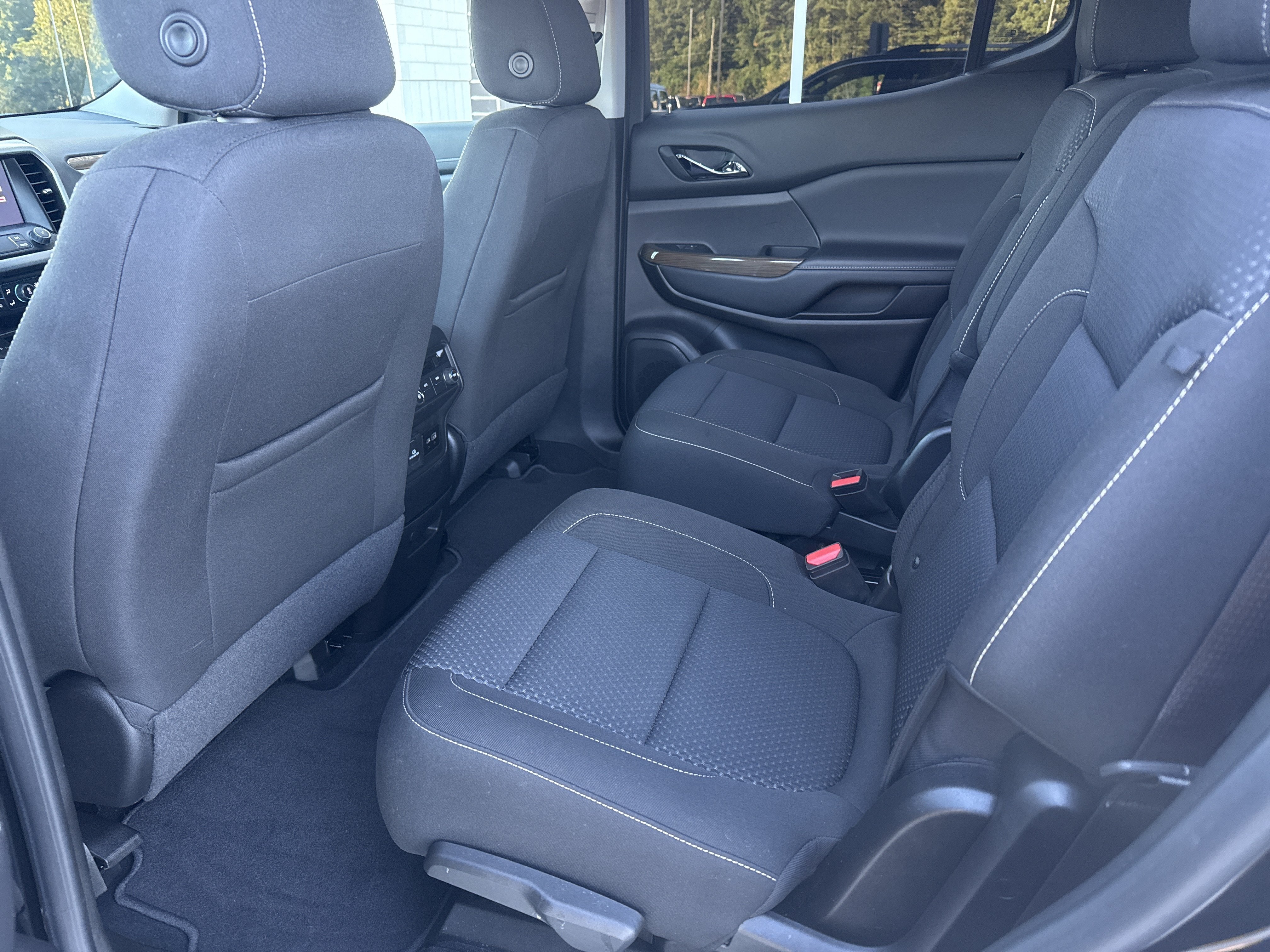 Used 2023 GMC Acadia SLE w/ Driver Convenience Package FWD image 13