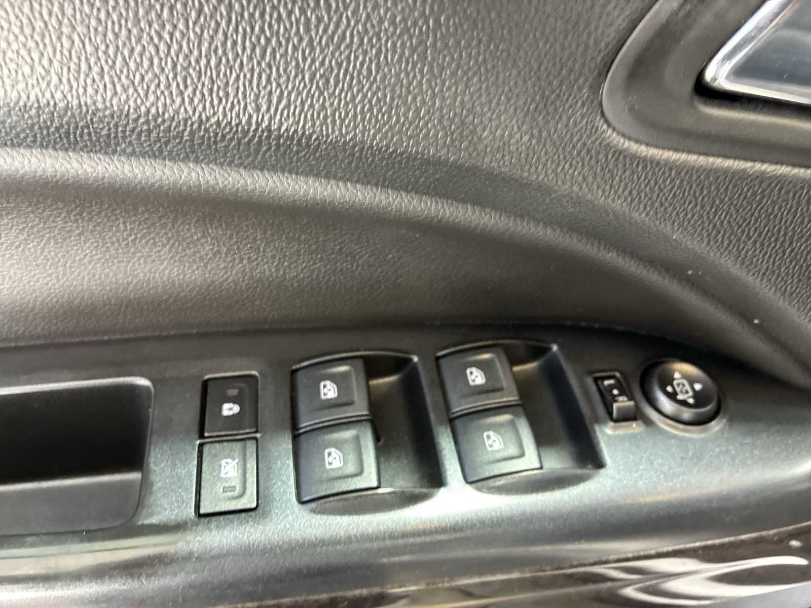 Used 2018 GMC Canyon SLT image 15