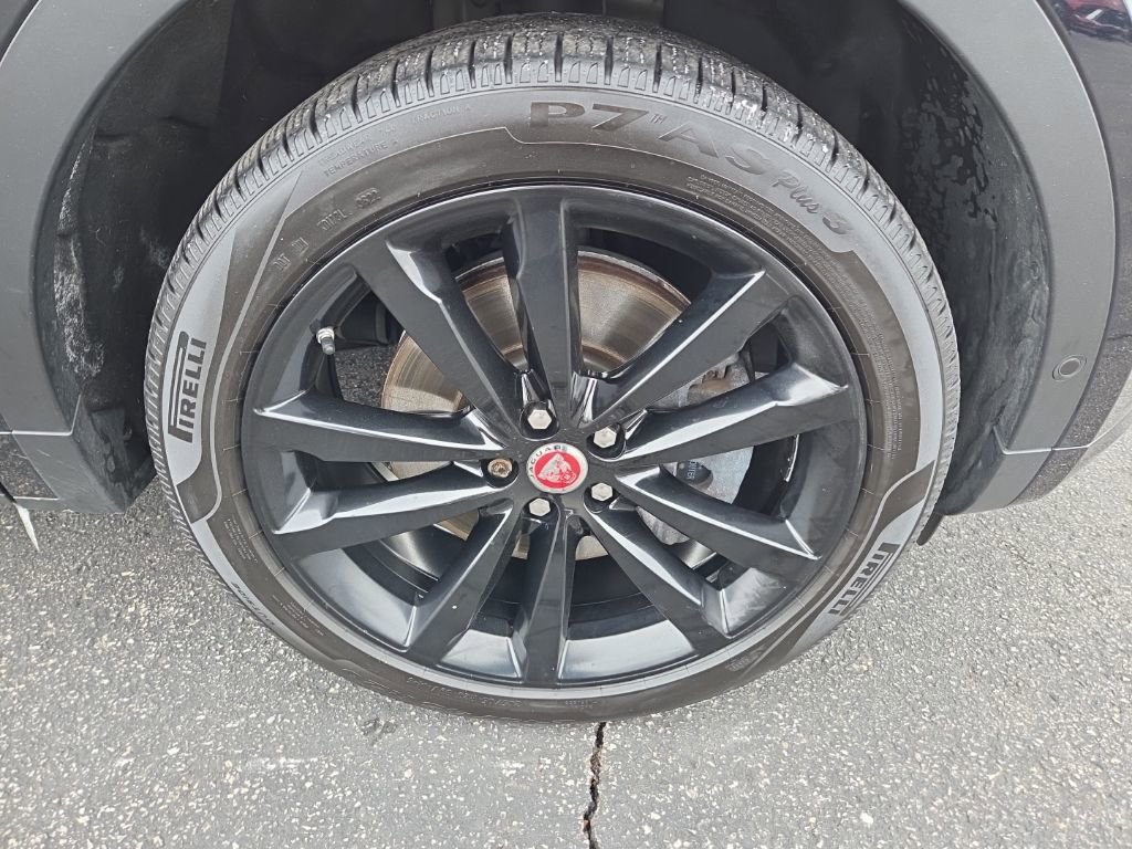 Used 2019 Jaguar E-PACE R-Dynamic SE image 17