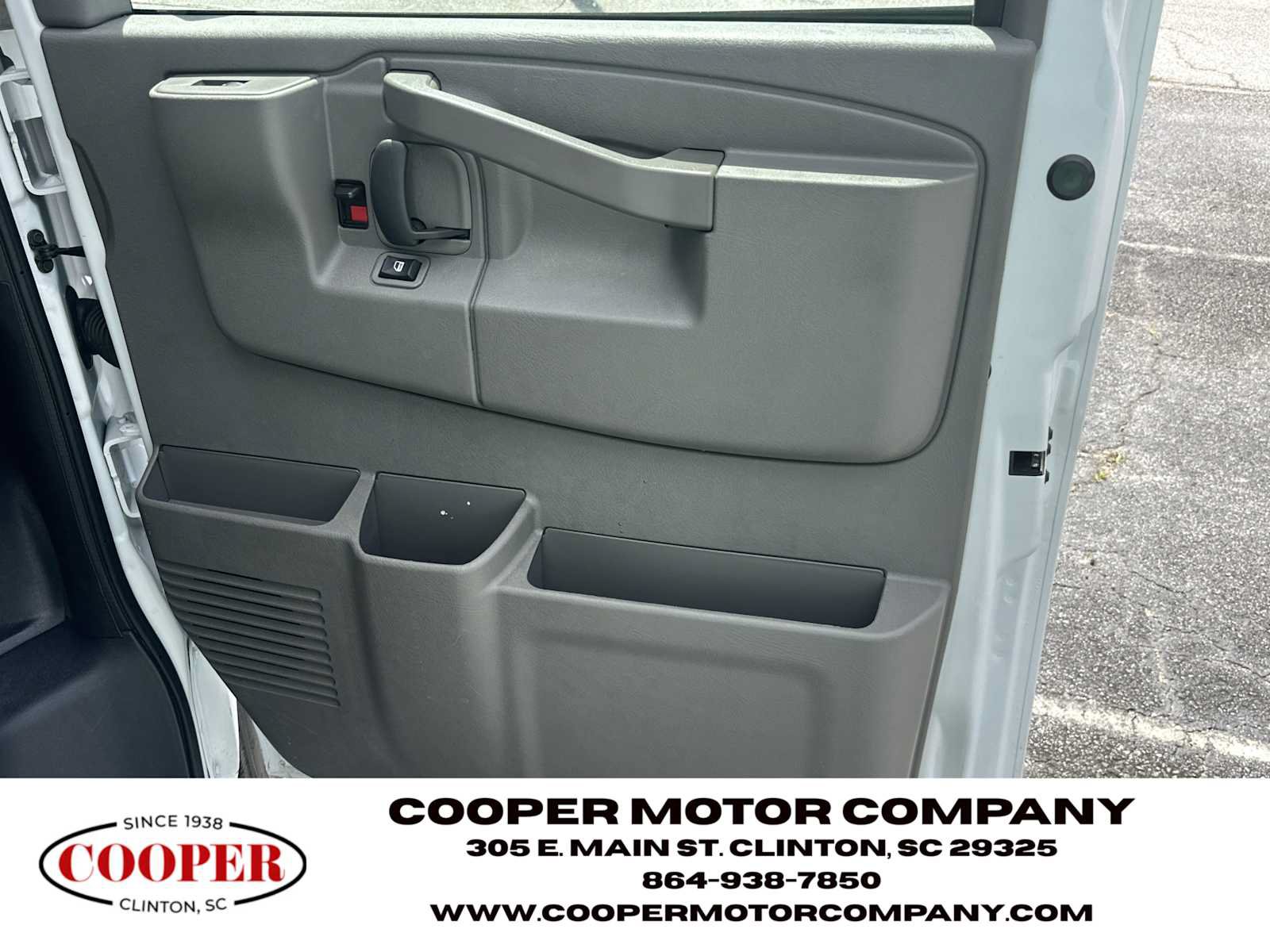 Used 2025 Chevrolet Express 3500 LS RWD image 14