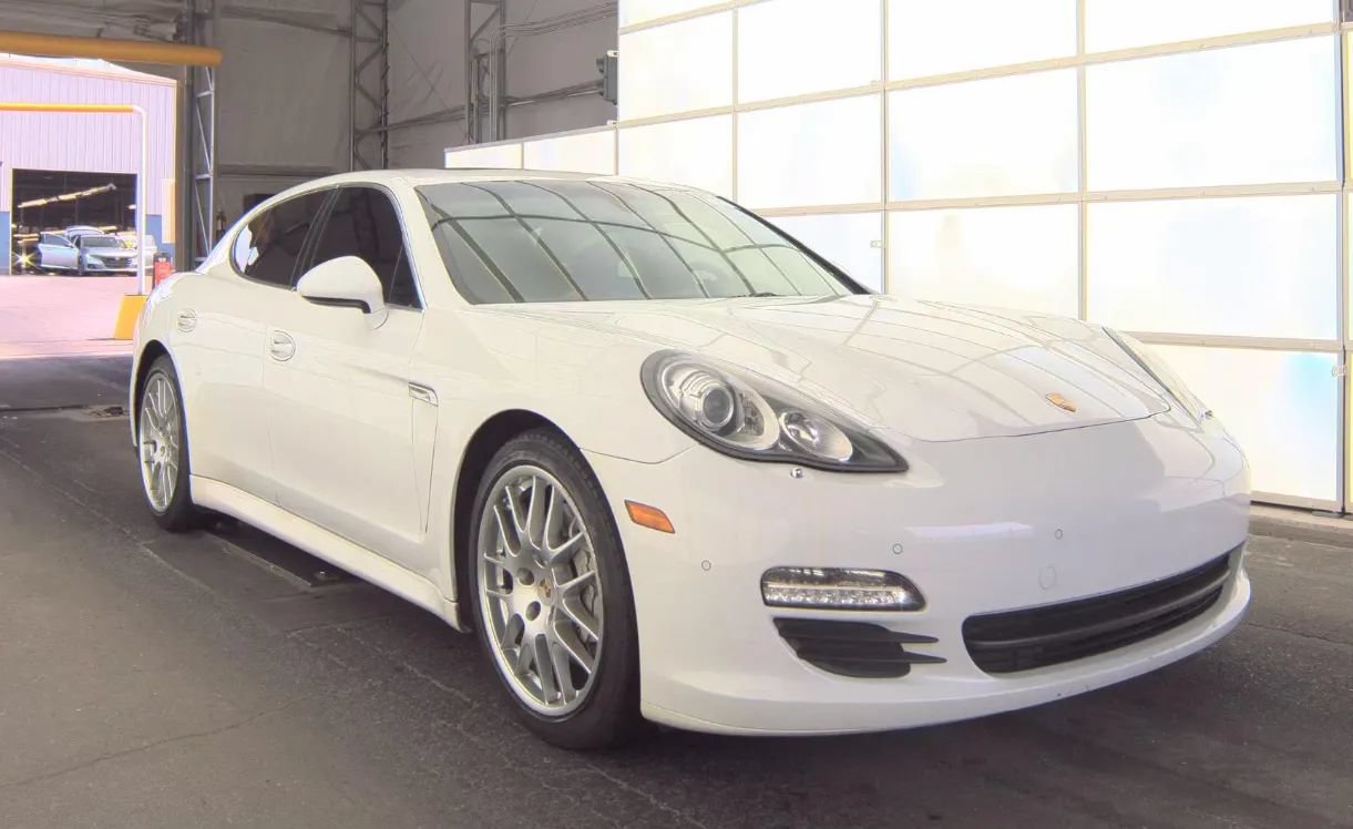Used 2013 Porsche Panamera S RWD image 2