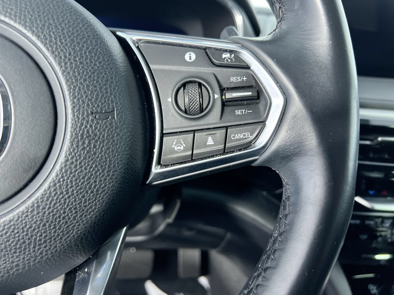 Used 2023 Acura MDX FWD w/ Technology Package image 16