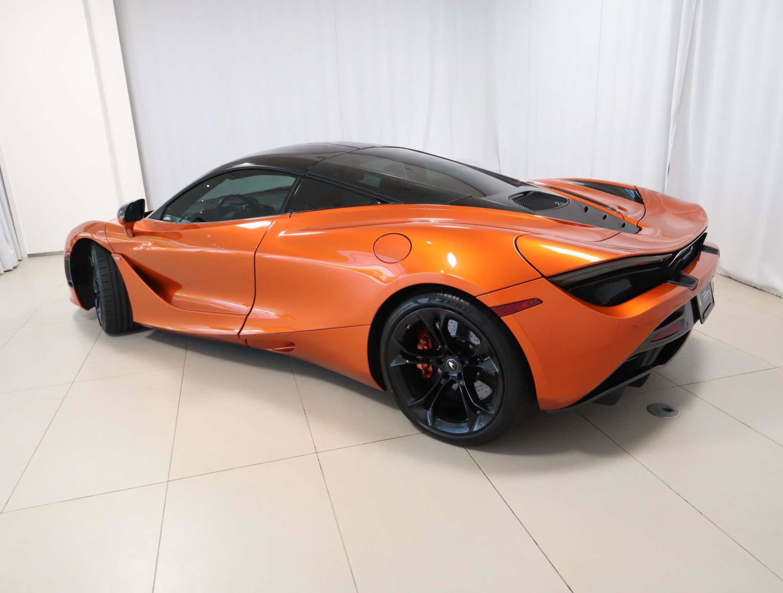 Used 2019 McLaren 720S Luxury RWD image 3