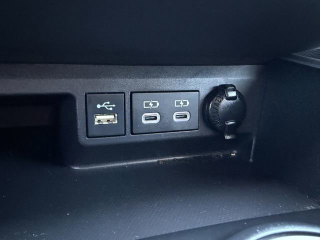 Used 2023 Toyota Highlander LE image 21