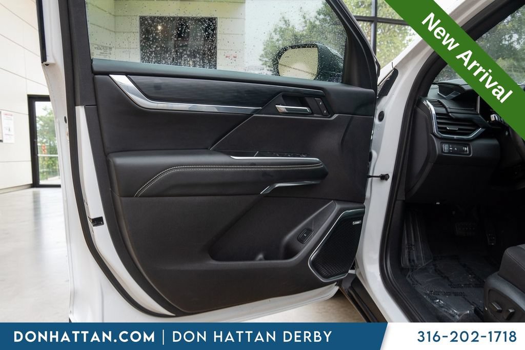 Used 2025 GMC Acadia Elevation FWD image 14
