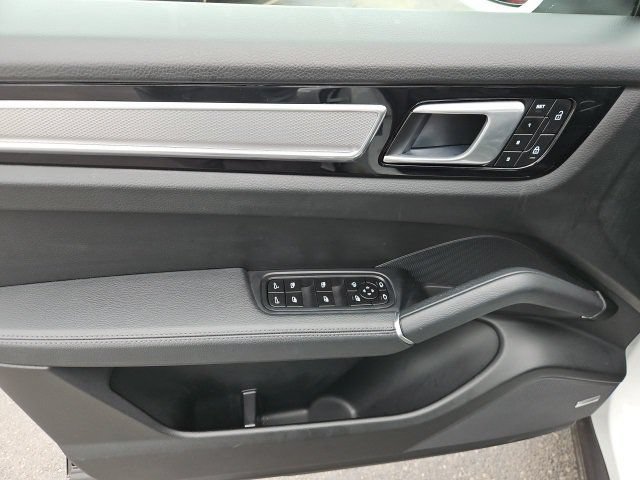 Used 2022 Porsche Cayenne Platinum Edition AWD/4WD image 12