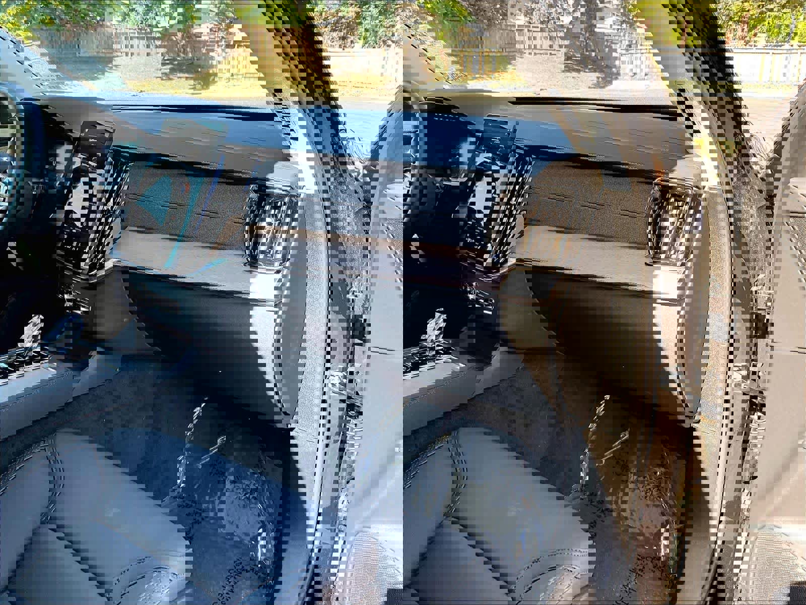 Used 2025 Volvo XC90 B5 Core w/ Protection Package Premier AWD/4WD image 18