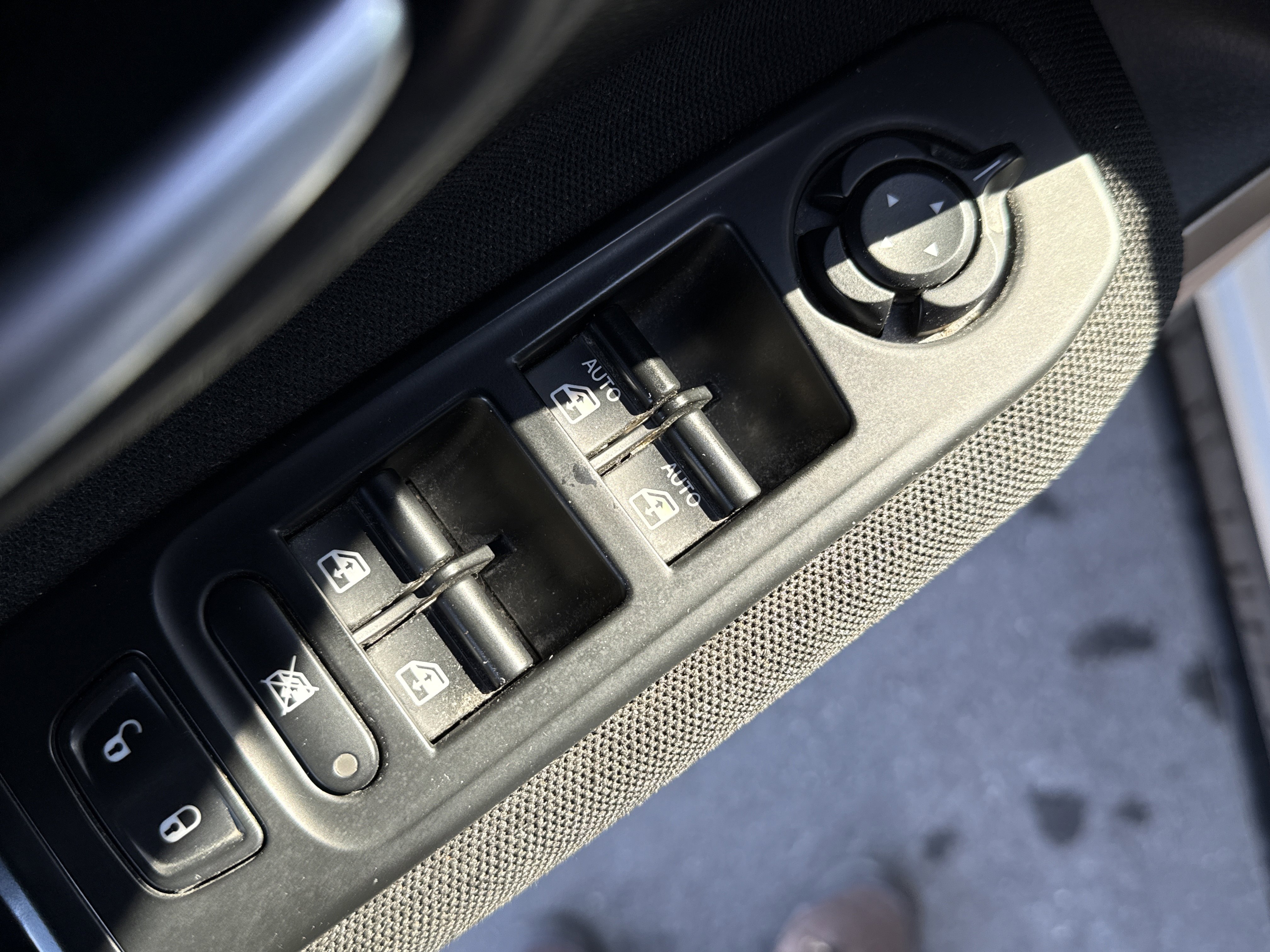 Used 2016 Jeep Renegade Latitude w/ Cold Weather Group image 16