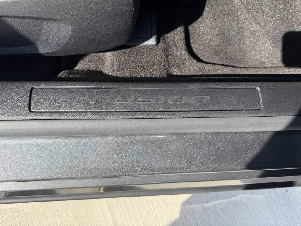 Used 2020 Ford Fusion SE FWD image 29