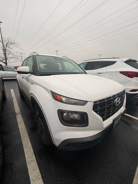 Used 2022 Hyundai Venue SEL image 1