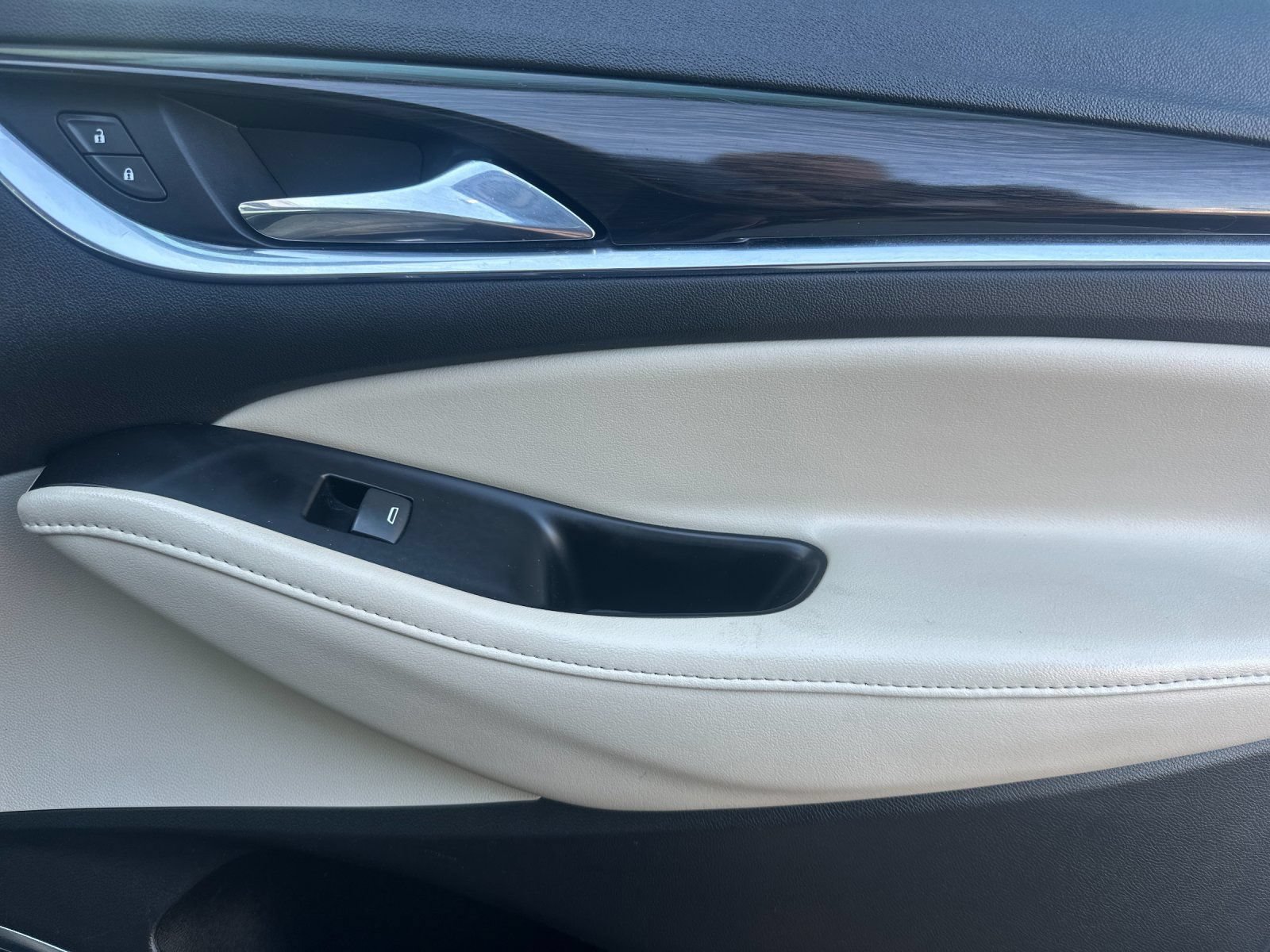 Used 2019 Buick Enclave Essence w/ LPO, Luxury Package AWD/4WD image 21