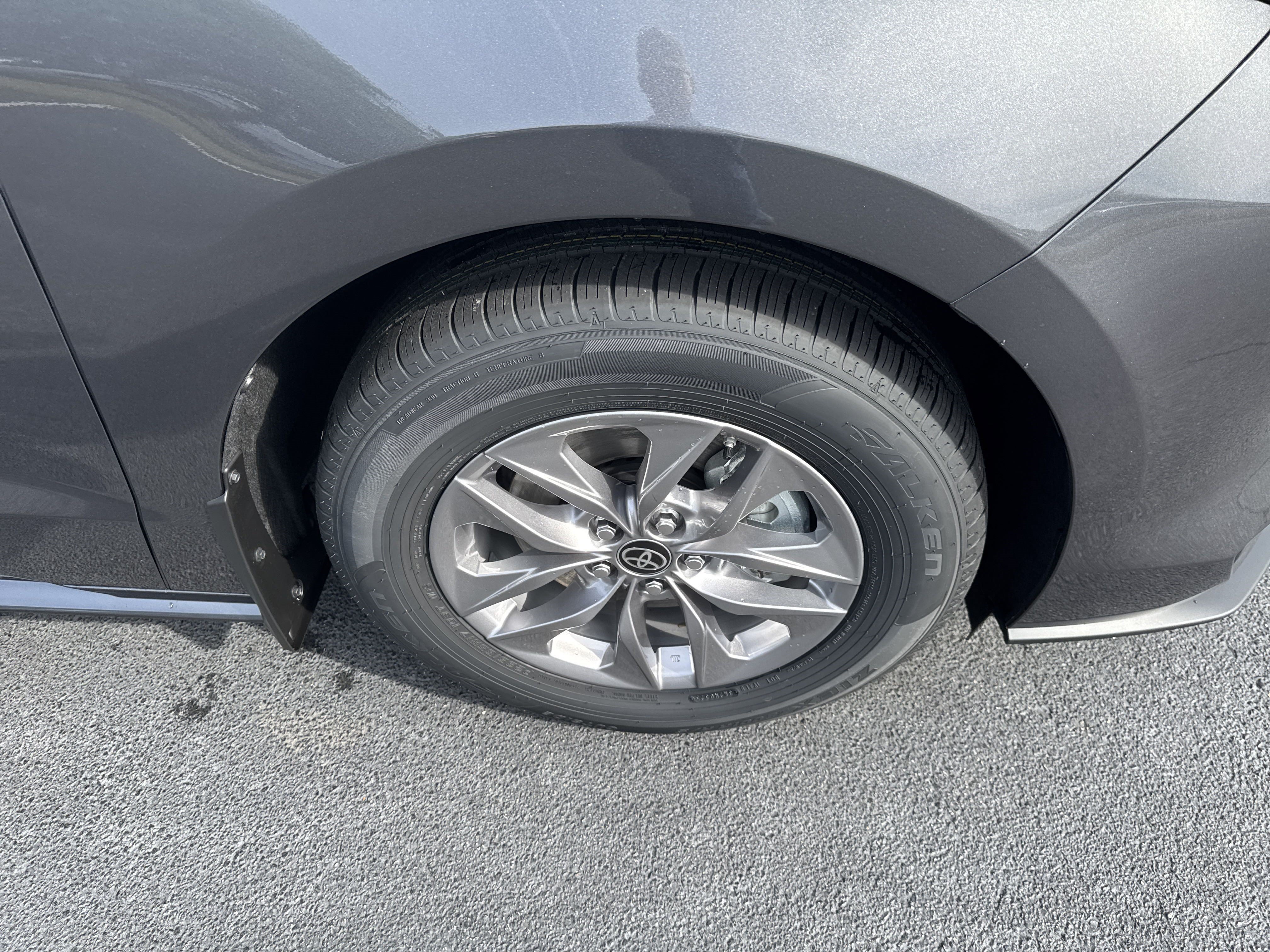 New 2025 Toyota Sienna XLE FWD image 11