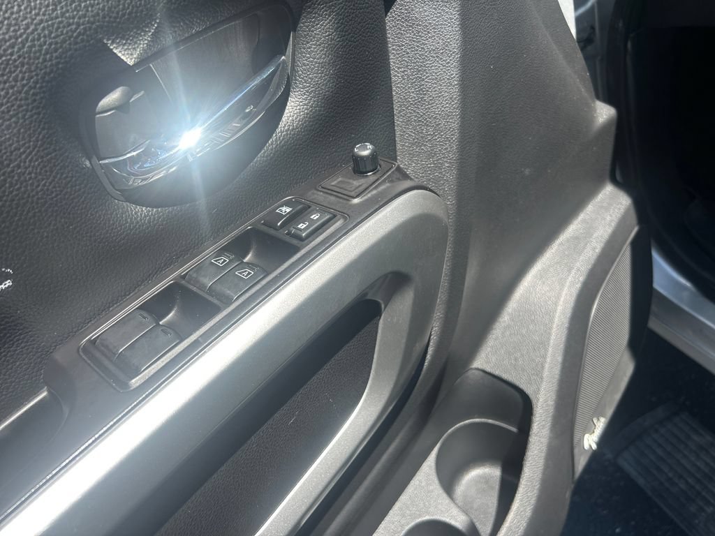 Used 2019 Nissan Titan PRO-4X w/ Pro-4x Utility Package AWD/4WD image 14