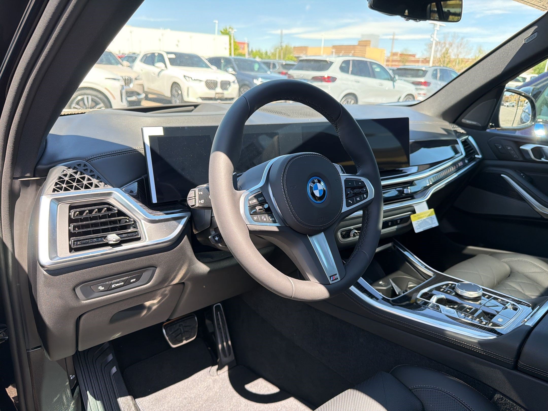 New 2026 BMW X5 xDrive50e w/ M Sport Package AWD/4WD image 4