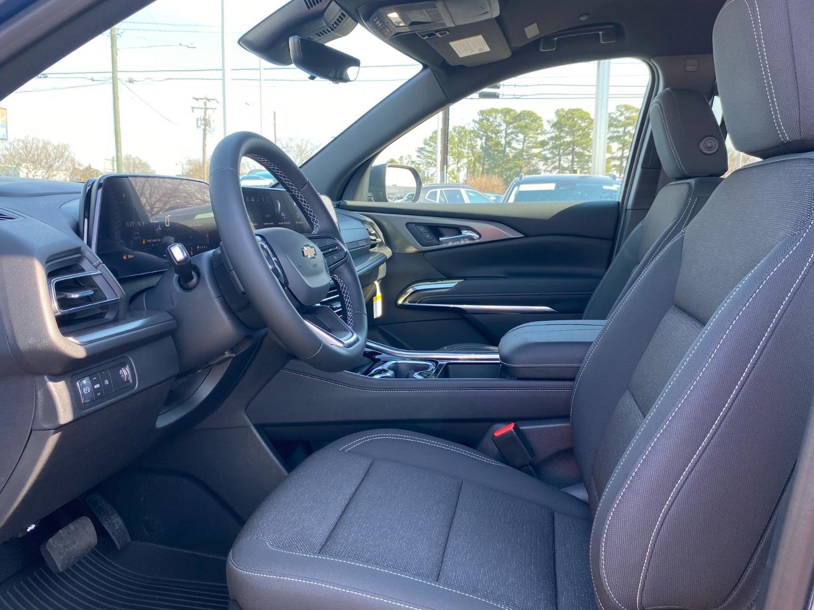 New 2026 Chevrolet Traverse LT w/ Driver Confidence Package FWD image 13