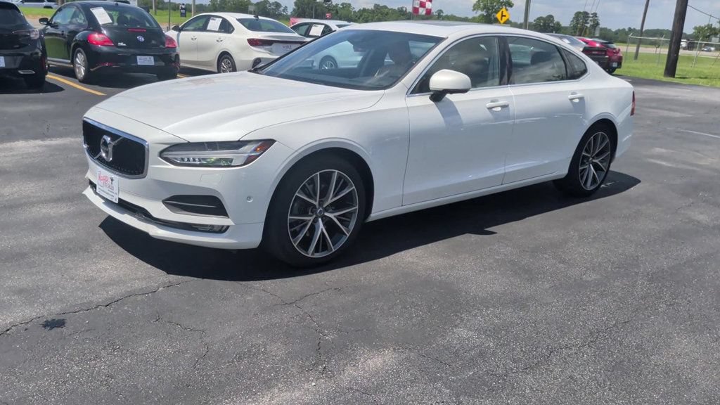 Used 2018 Volvo S90 T5 Momentum w/ Convenience Package FWD image 4
