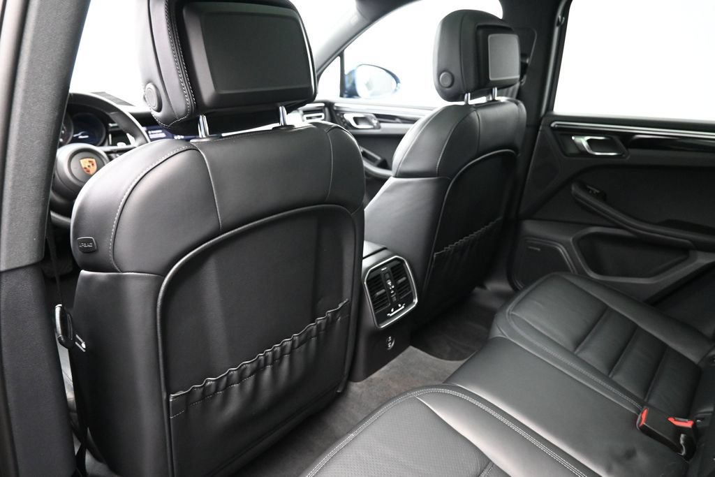 Certified 2024 Porsche Macan AWD/4WD image 8