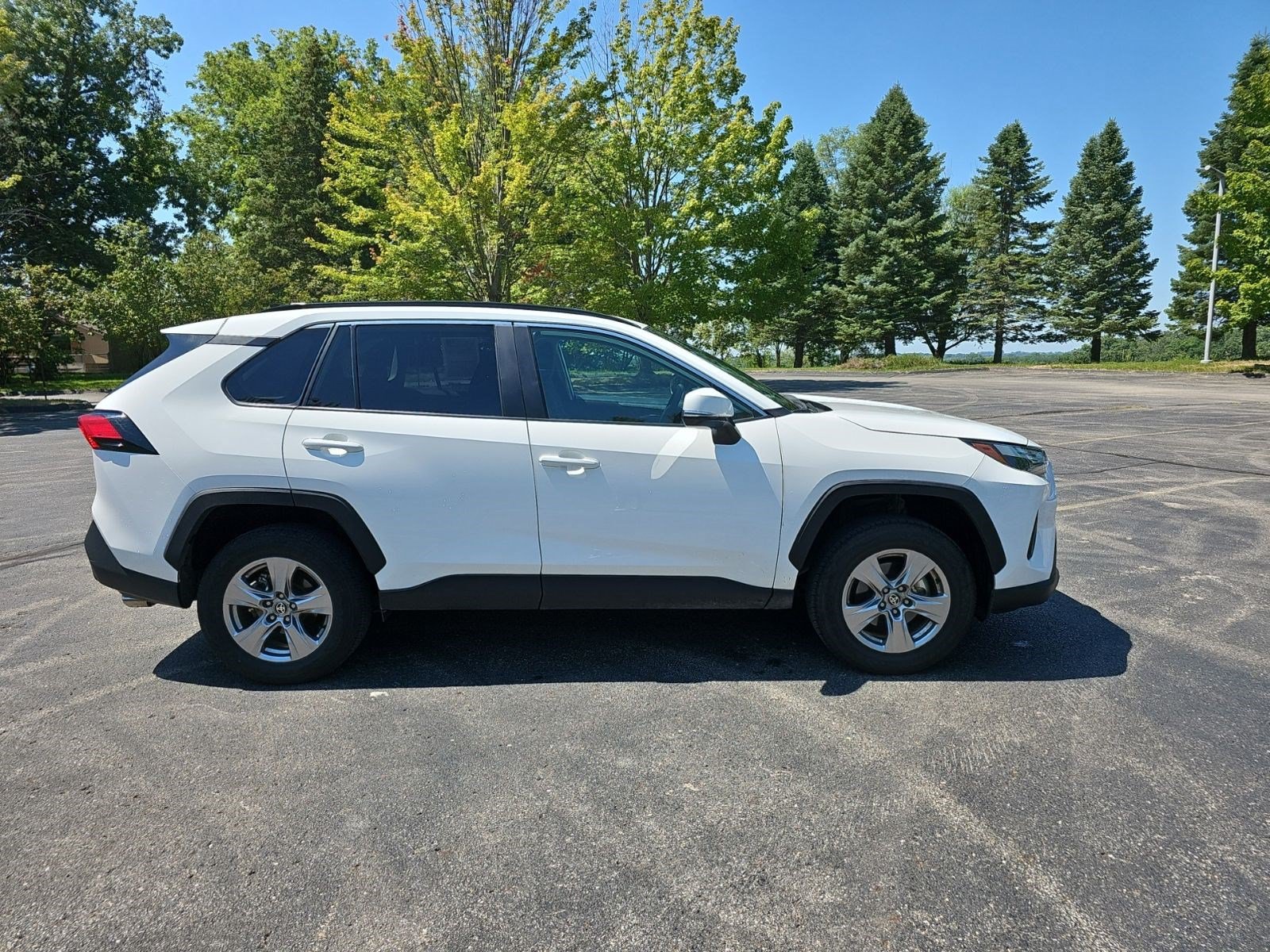 Used 2025 Toyota RAV4 XLE AWD/4WD image 7