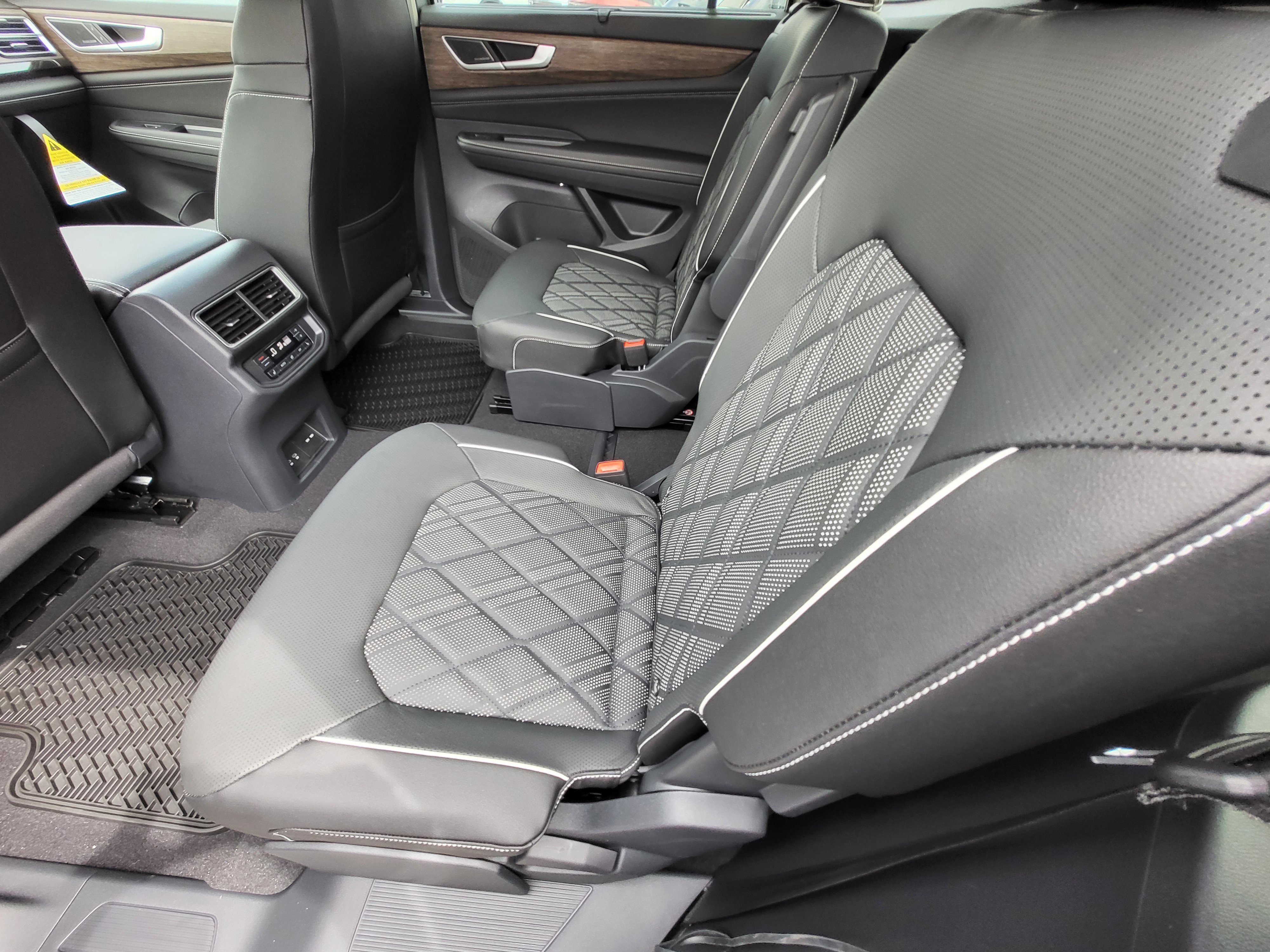 New 2025 Volkswagen Atlas SEL Premium R-Line image 18