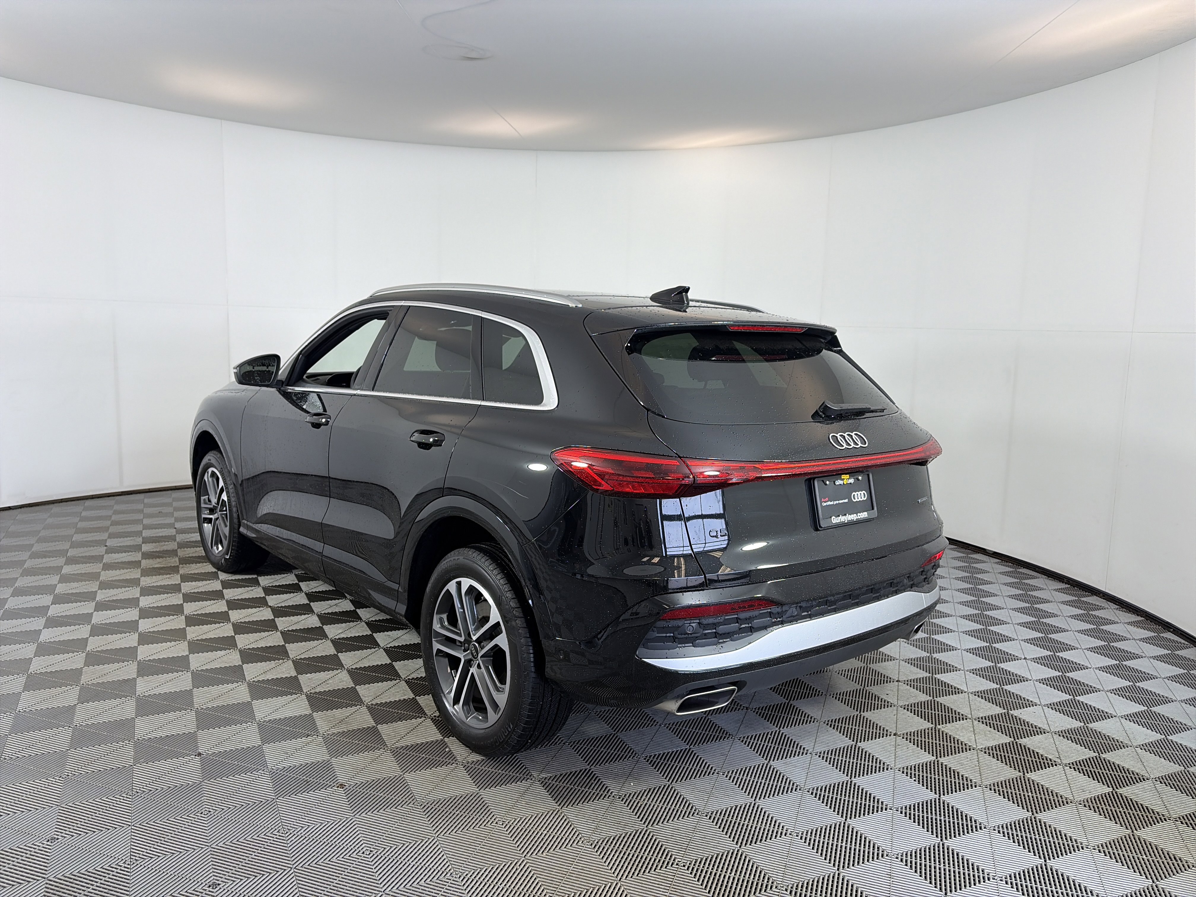 Used 2025 Audi Q5 Premium Plus w/ Premium Plus AWD/4WD image 8