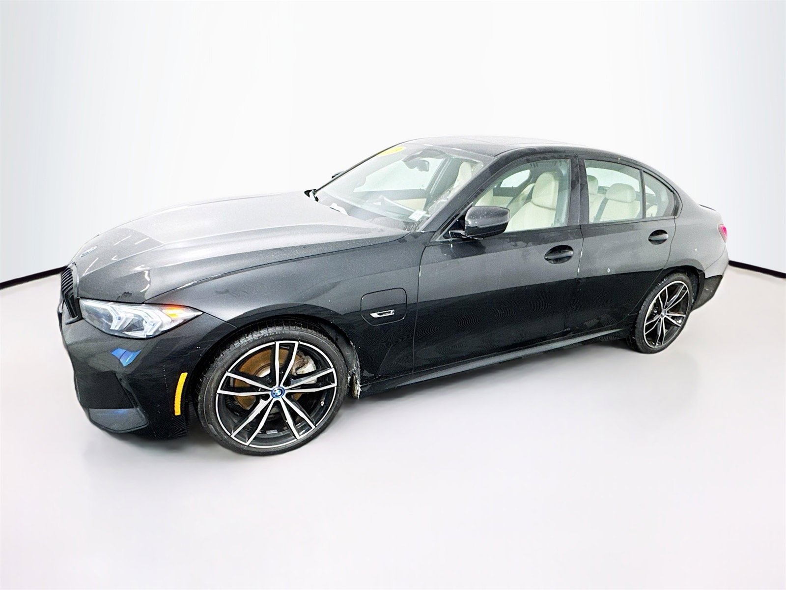 Used 2023 BMW 330e xDrive w/ M Sport Package image 4