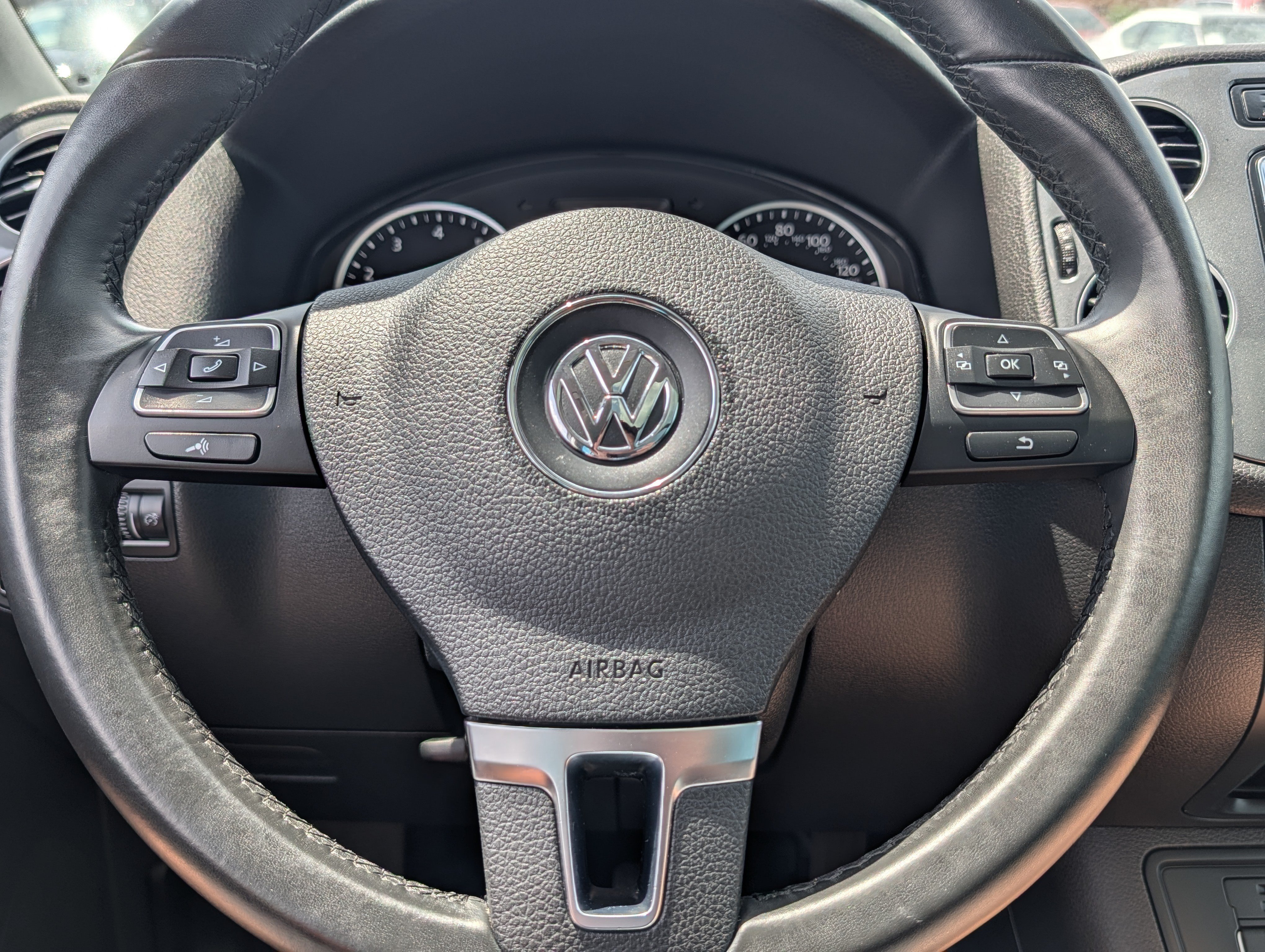 Used 2017 Volkswagen Tiguan Sport AWD/4WD image 25