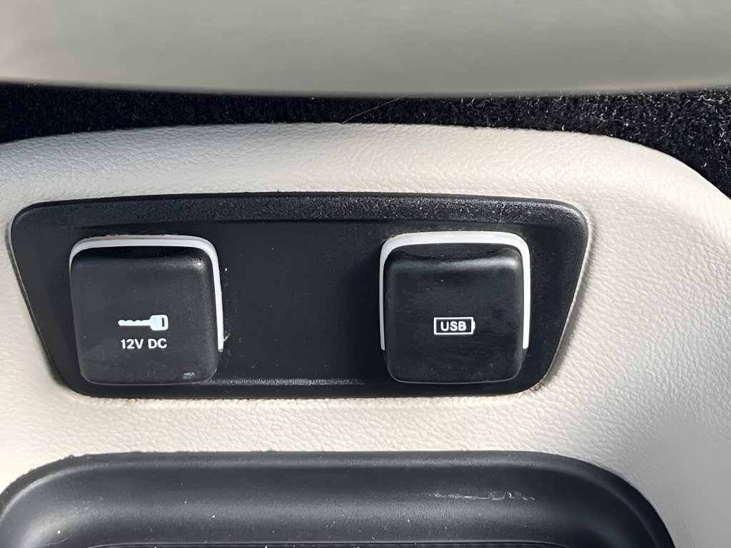 Used 2018 Chrysler Pacifica Touring Plus w/ Tire & Wheel Group FWD image 31