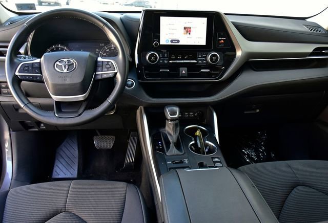 Used 2024 Toyota Highlander LE image 18