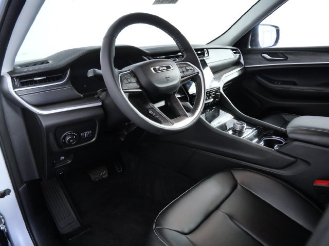Used 2023 Jeep Grand Cherokee Limited AWD/4WD image 12
