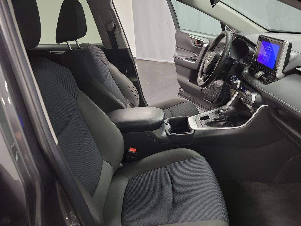 Used 2023 Toyota RAV4 LE AWD/4WD image 22
