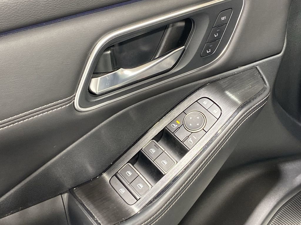 Used 2024 Nissan Rogue Platinum image 15