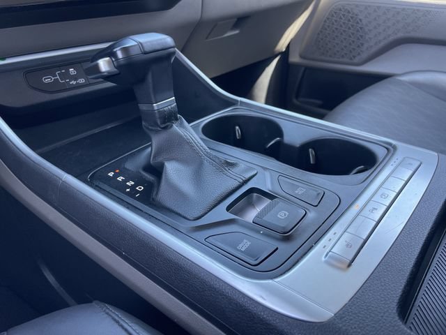 Used 2025 Kia Carnival FWD image 20