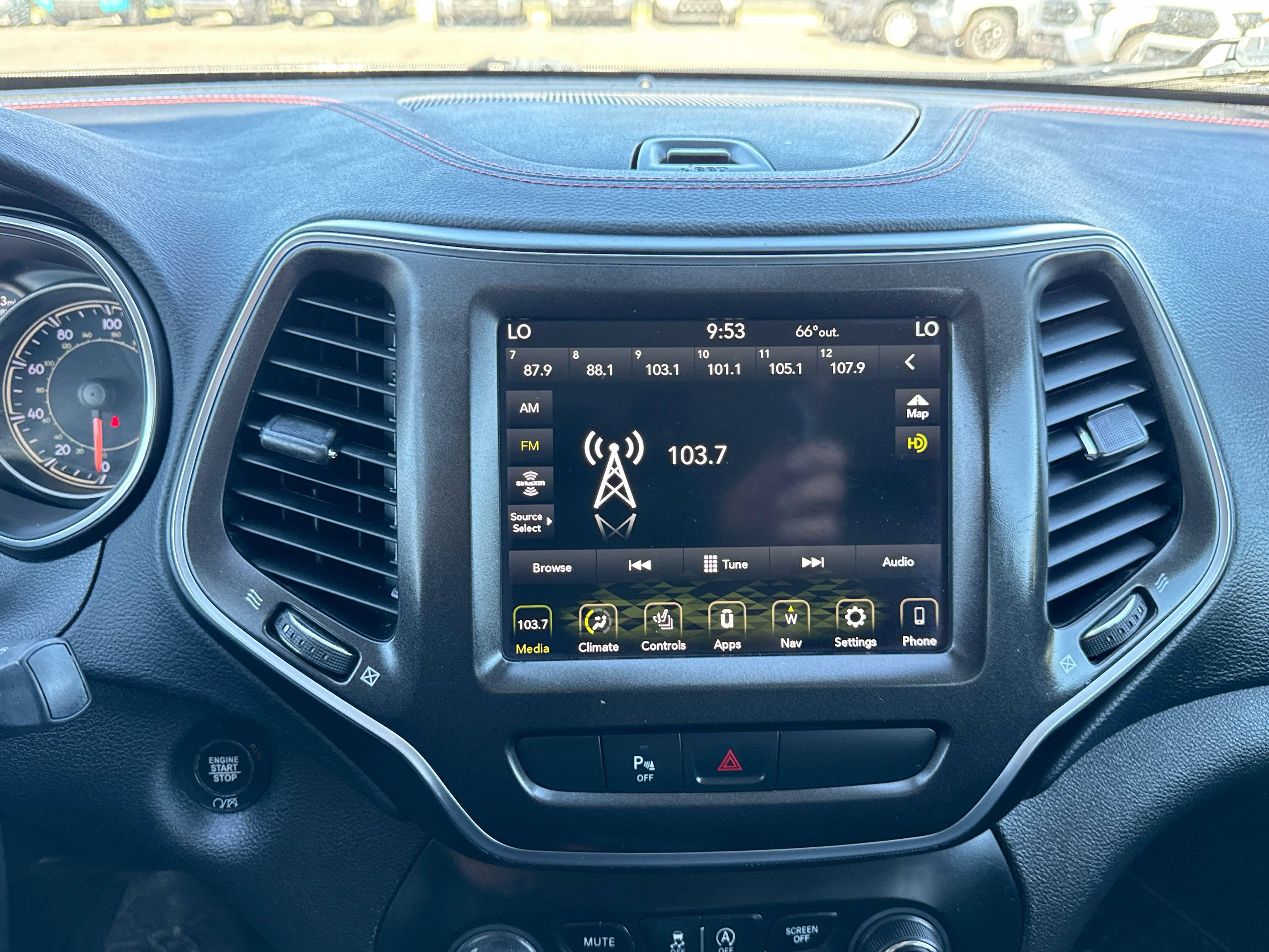 Used 2020 Jeep Cherokee Trailhawk w/ Comfort/Convenience Group AWD/4WD image 19