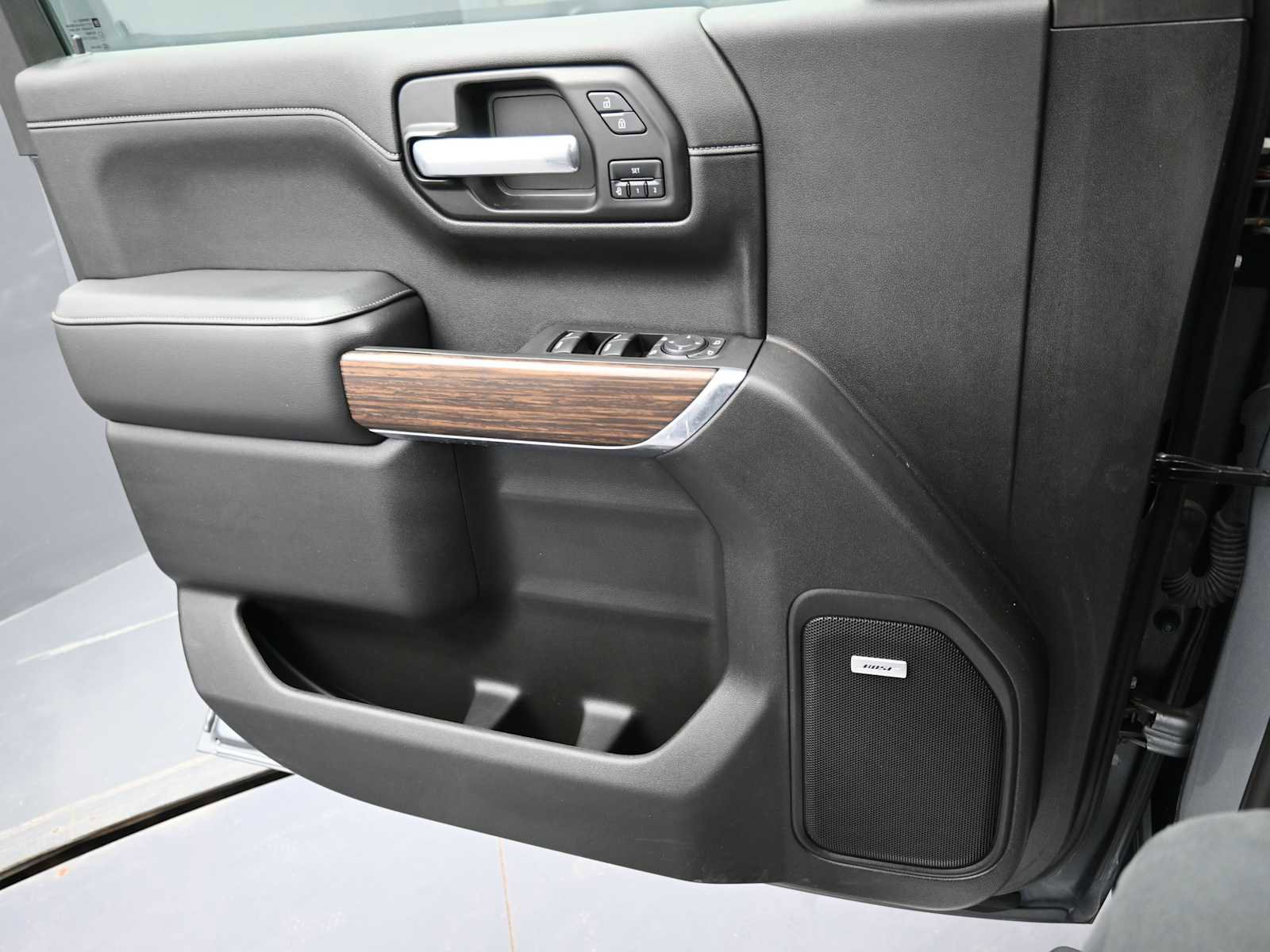Used 2021 Chevrolet Silverado 1500 High Country w/ Technology Package image 11