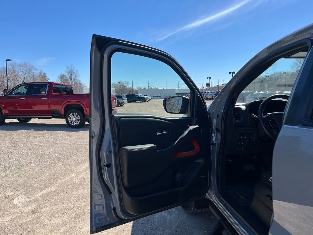 Used 2023 Nissan Frontier PRO-4X w/ Pro-4X Premium Package image 16