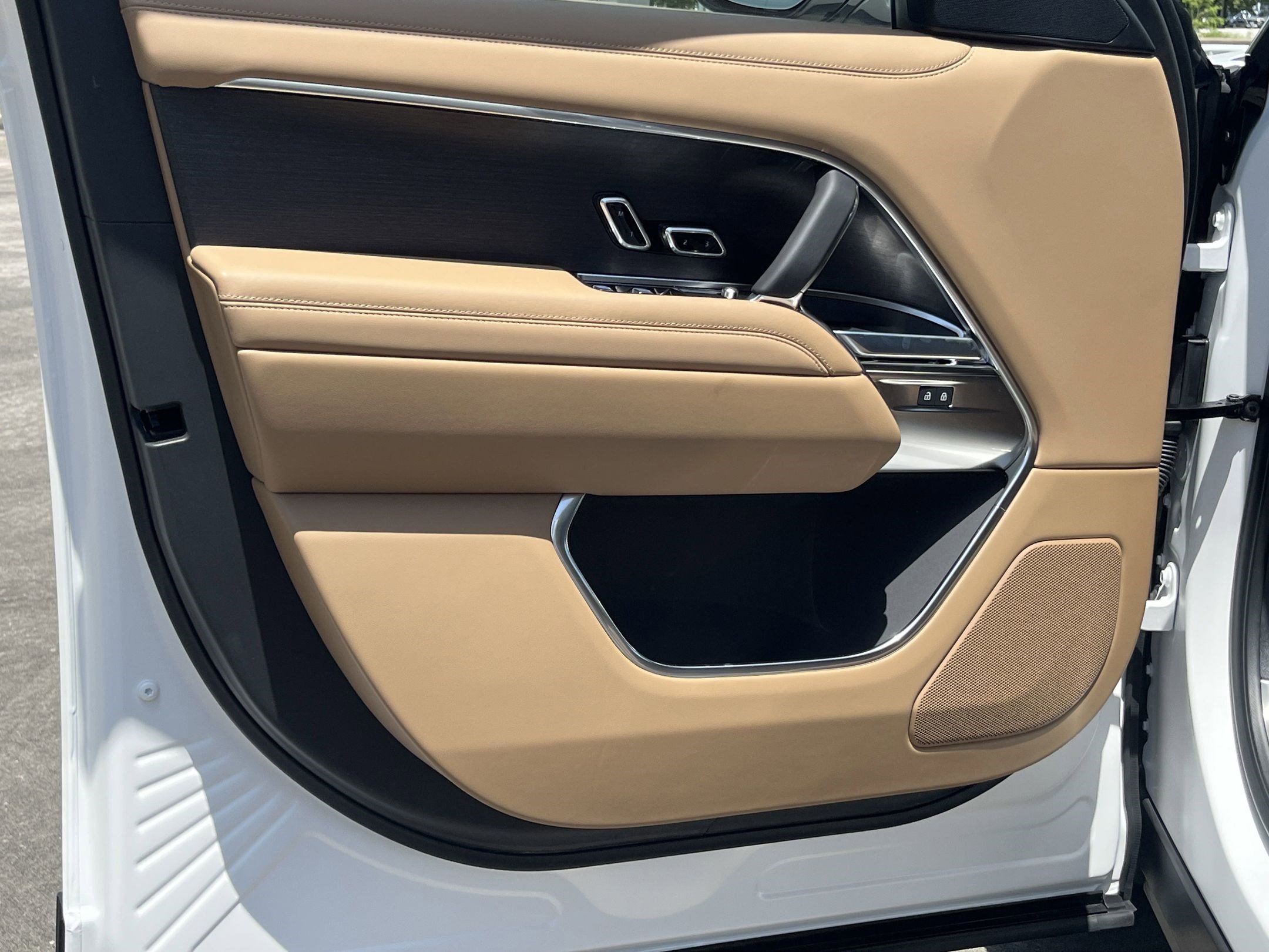 New 2025 Land Rover Range Rover Long Wheelbase SE image 20