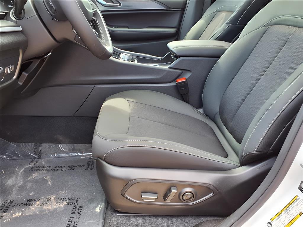 New 2025 Jeep Grand Cherokee L Laredo image 23