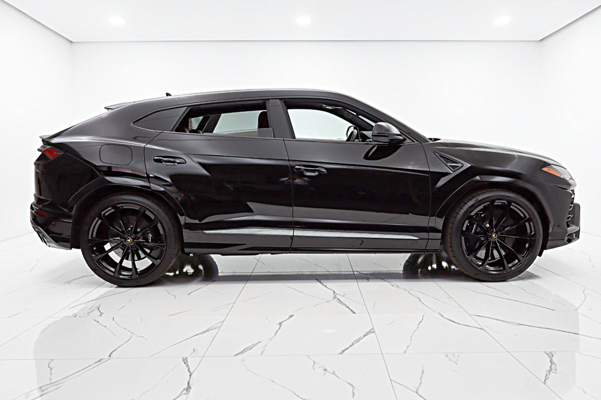 Used 2019 Lamborghini Urus AWD/4WD image 19