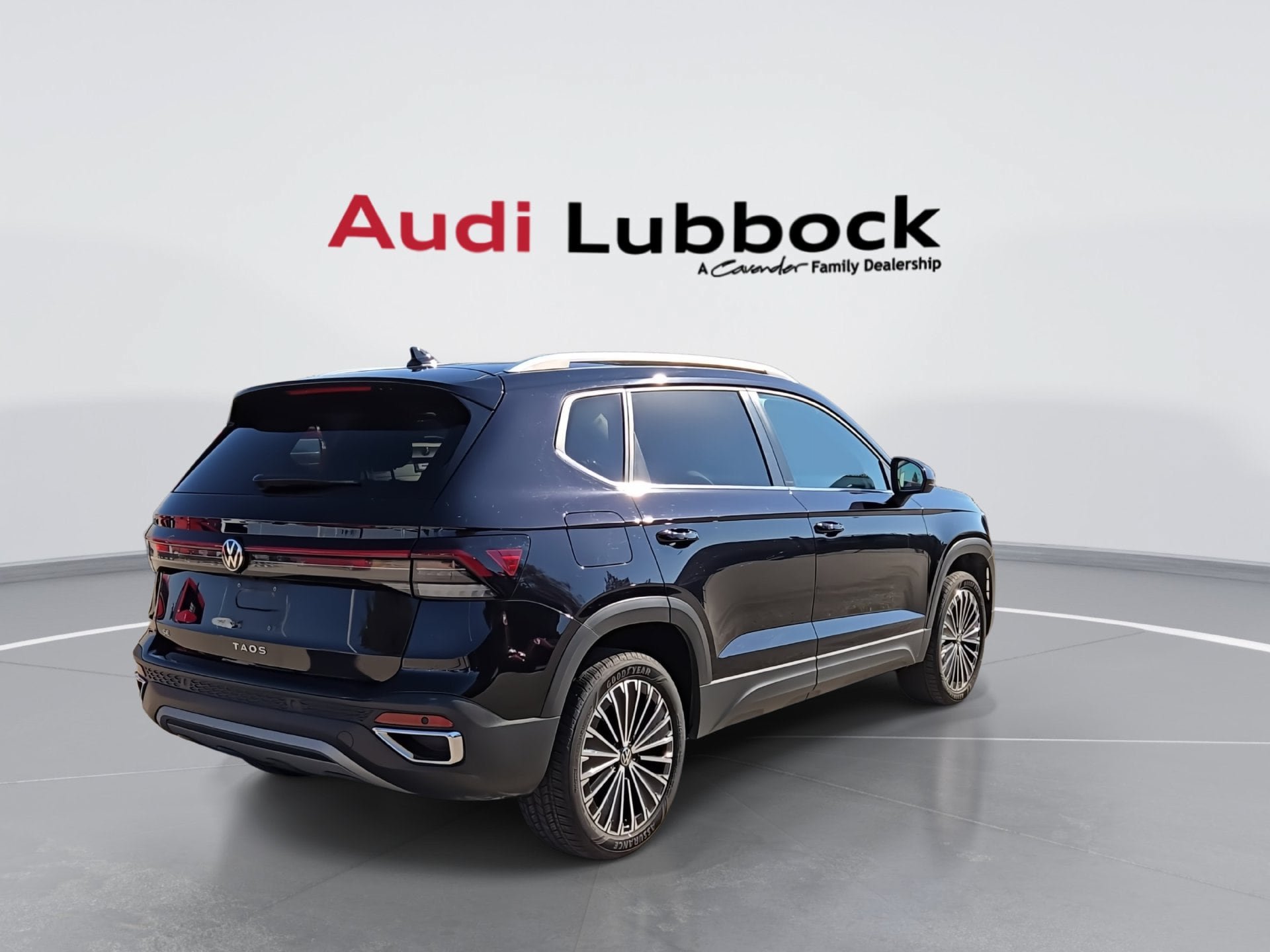 Used 2025 Volkswagen Taos SE FWD image 8