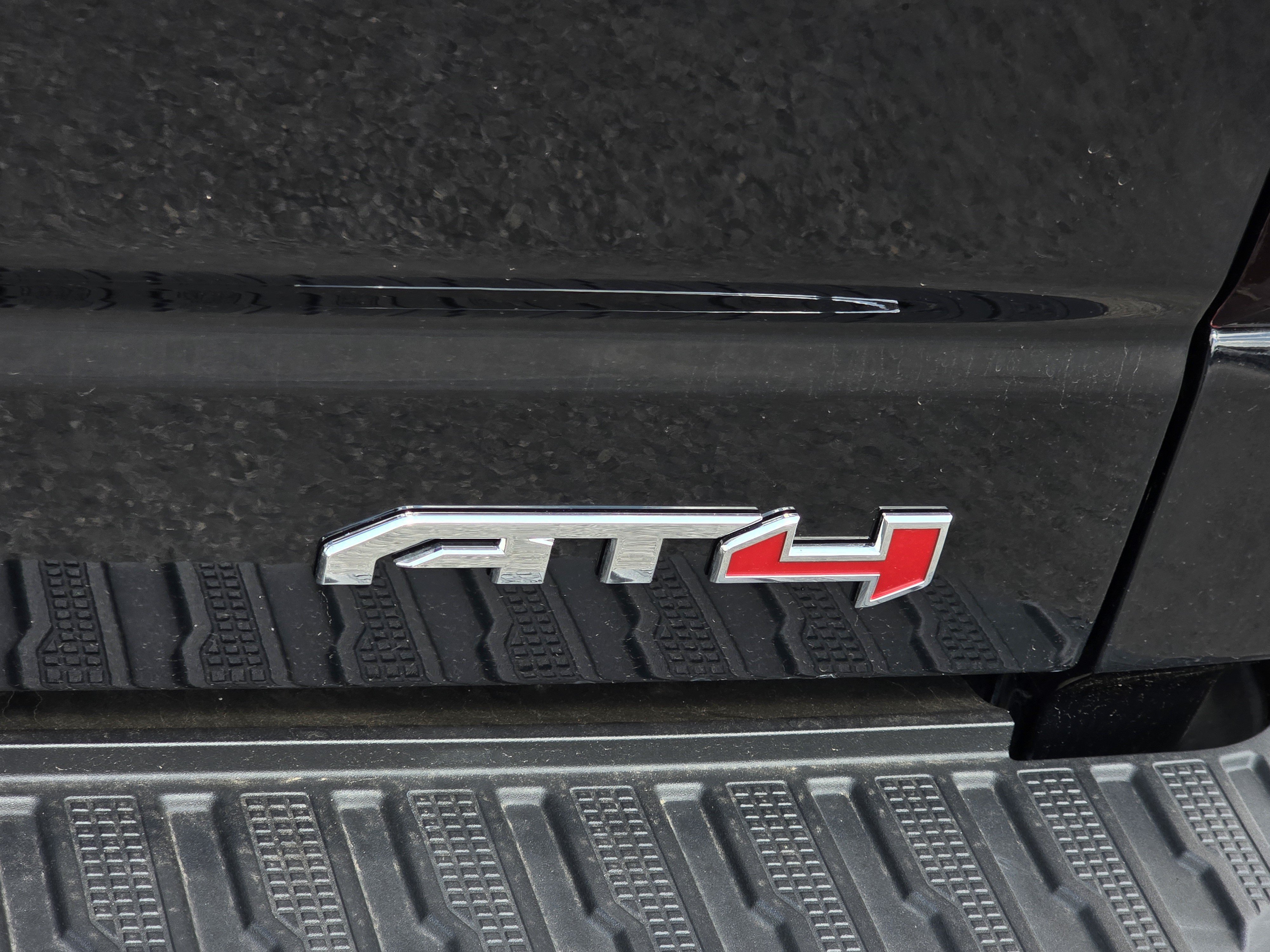 Used 2022 GMC Sierra 1500 AT4 w/ AT4 Premium Package AWD/4WD image 8