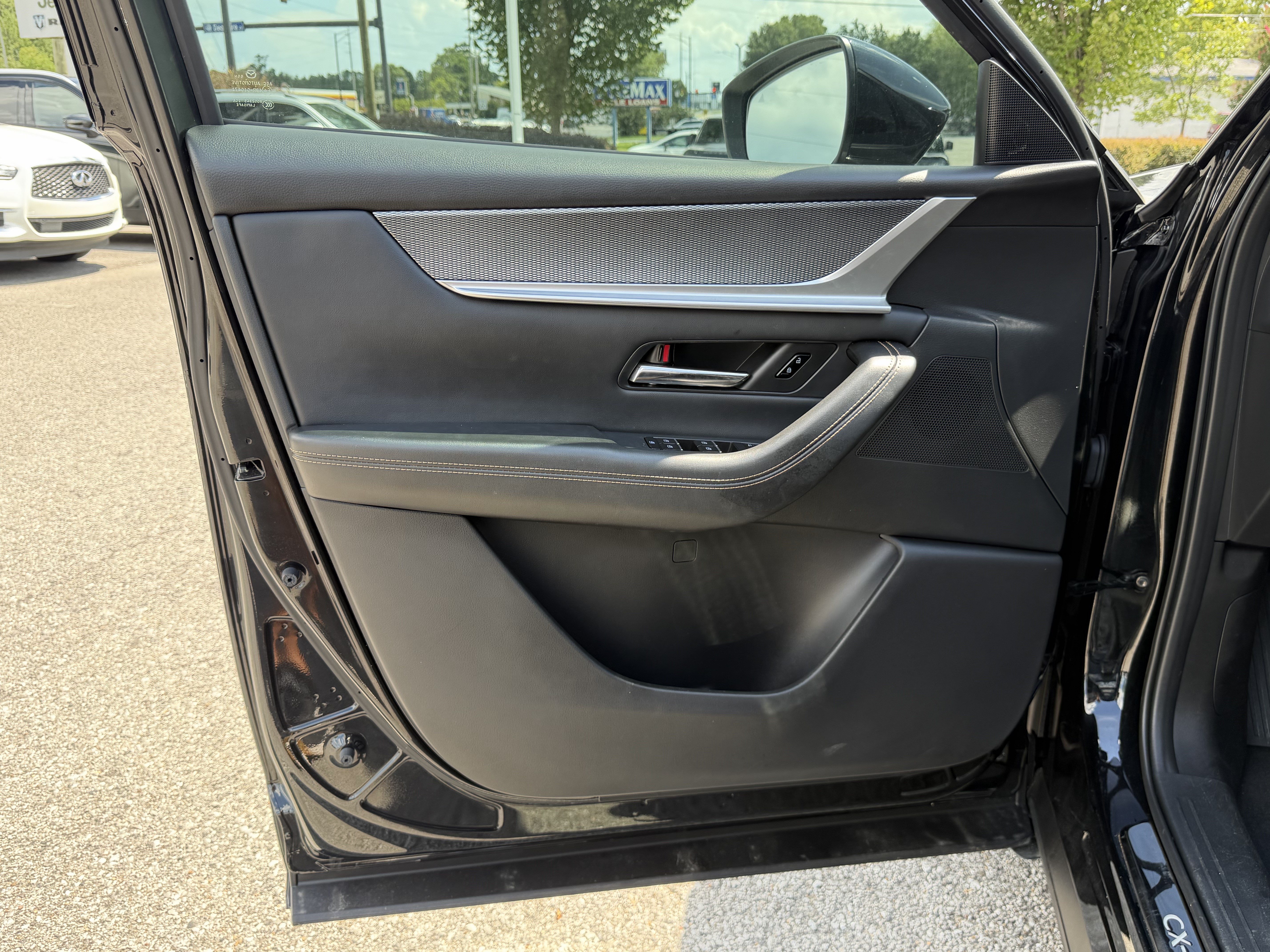 Used 2025 MAZDA CX-90 Plug-In Hybrid w/ Preferred AWD/4WD image 12