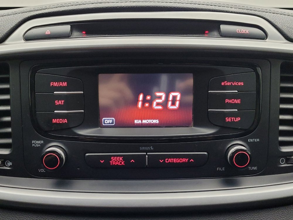 Used 2016 Kia Sorento LX image 25