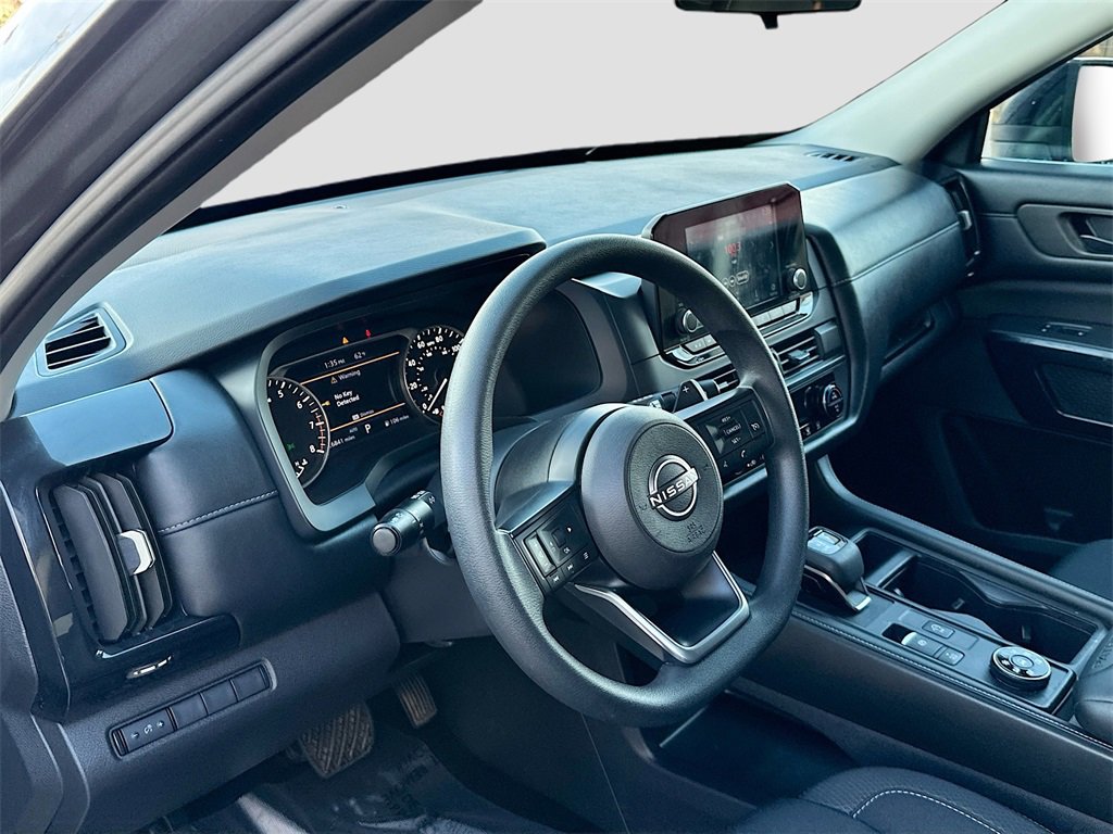 Used 2024 Nissan Pathfinder S image 9