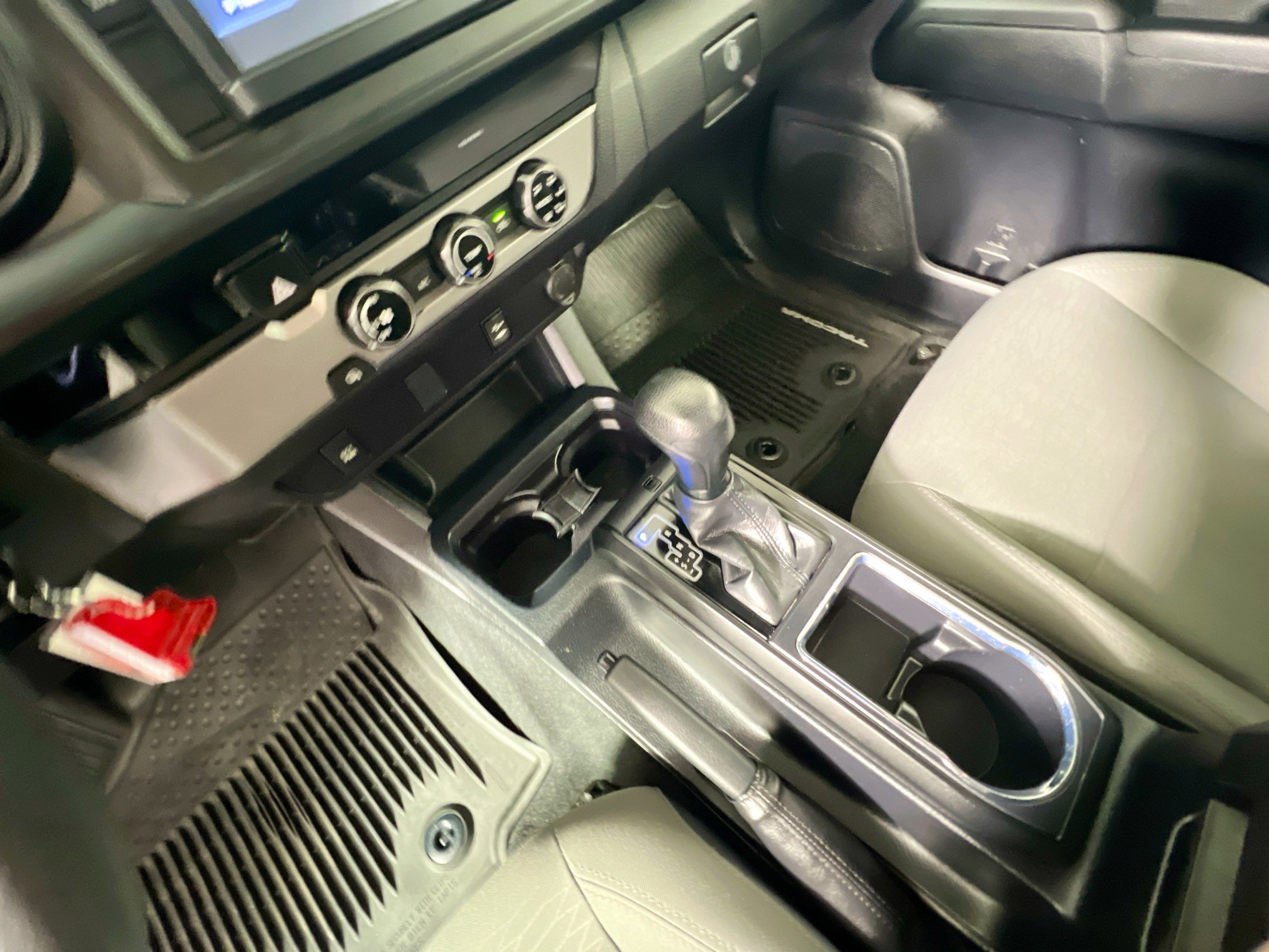 Used 2018 Toyota Tacoma SR w/ SR Convenience Package image 24