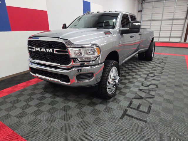 Used 2024 RAM 3500 Tradesman w/ Chrome Appearance Group image 3