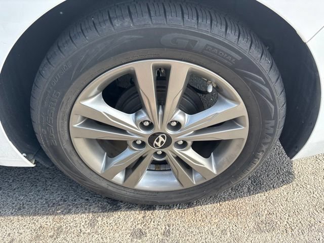 Used 2017 Hyundai Elantra Value Edition FWD image 10